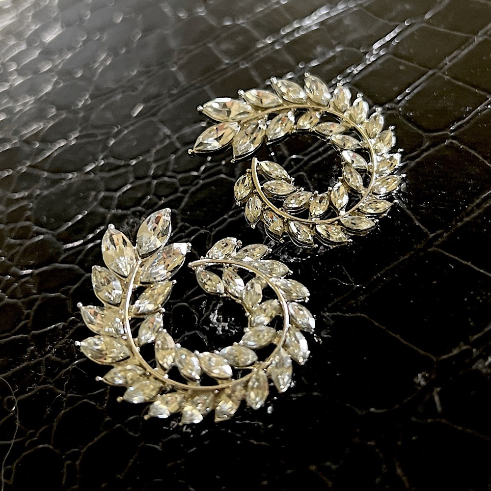 Women imitation crystal silver color earrings.